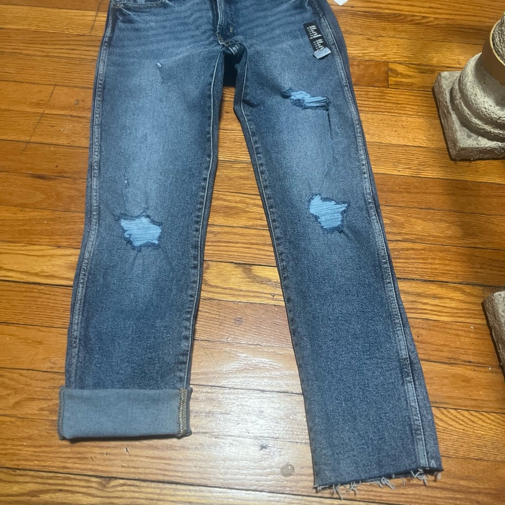 NWT GAP women’s Distressed Ankle Jeans in Dark Blue size 2/26